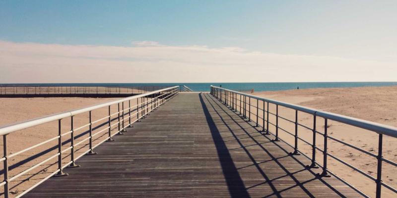 乡村教师专业发展新生态：基于虚拟教研共同体的跨区域协同成长