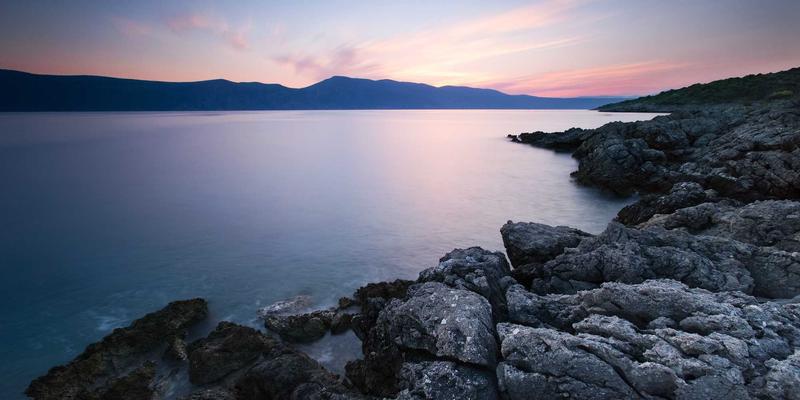 职业教育产教融合2.0：企业深度参与课程开发与认证，重塑高等教育学习资源新生态